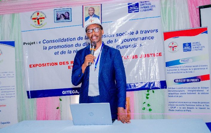 L'Abbé Emile Ndayizigiye ouvre la séance de sensibilisation des curés, Gitega, juin 2026